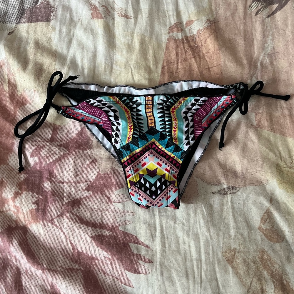 La hearts bikini bottom 5 for $10 - Picture 1 of 3